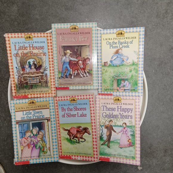 Book Set - Multicolor - Picture 1 of 4